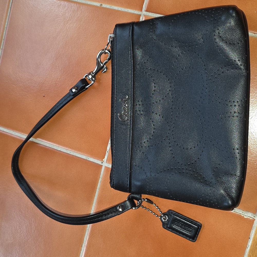 COACH BLACK "ASHLEY" WRISTLET GREAT CONDITION LIGHTLY USED